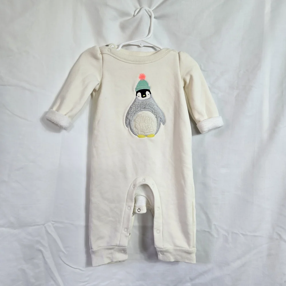 Baby Gap Ivory Fuzzy Penguin Snap Closure Long Sleeve Winter One-piece Sz 3-6M